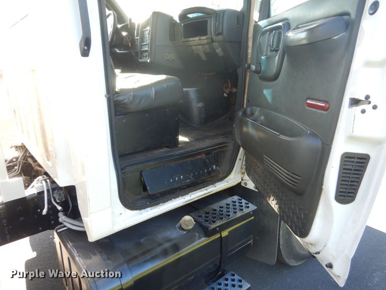 image for item GW9875 2003 Chevrolet C6500  forestery bucket truck