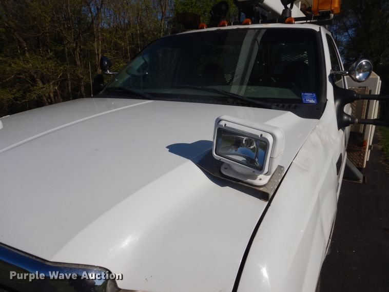 image for item GW9876 2000 Ford F550 Super Duty  bucket truck
