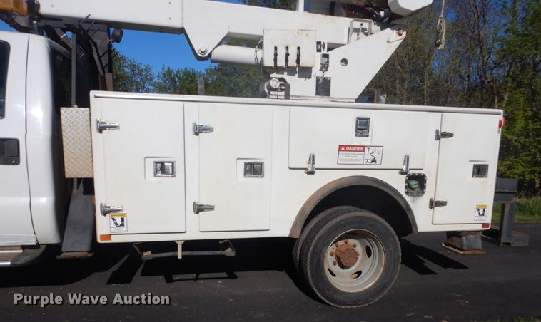 image for item GW9876 2000 Ford F550 Super Duty  bucket truck