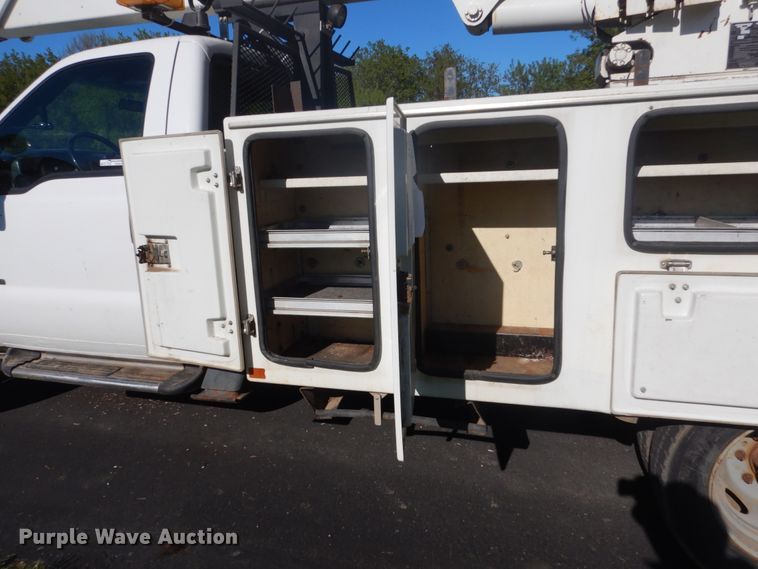 image for item GW9876 2000 Ford F550 Super Duty  bucket truck