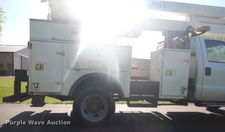 image for item GW9876 2000 Ford F550 Super Duty  bucket truck