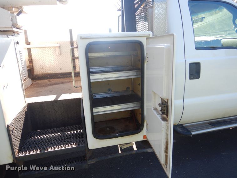 image for item GW9876 2000 Ford F550 Super Duty  bucket truck