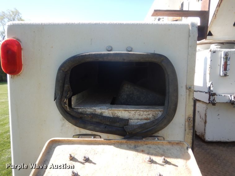 image for item GW9876 2000 Ford F550 Super Duty  bucket truck