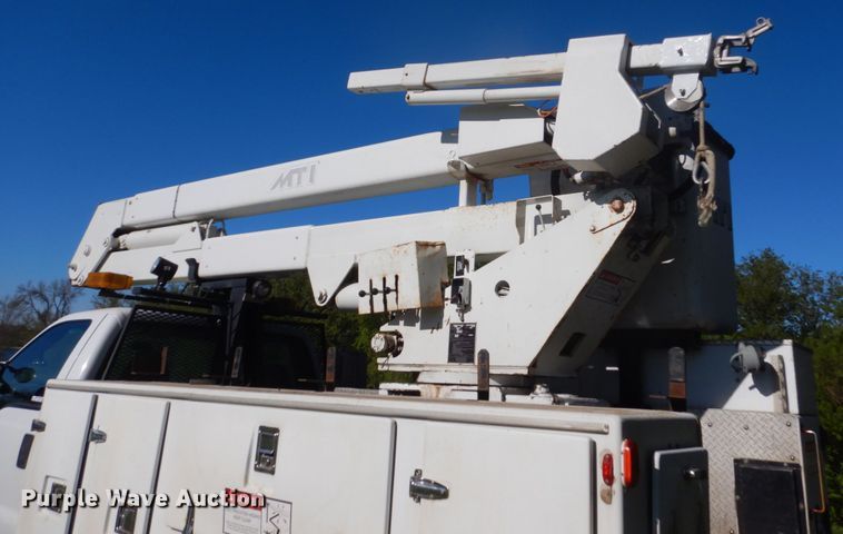 image for item GW9876 2000 Ford F550 Super Duty  bucket truck