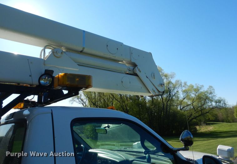 image for item GW9876 2000 Ford F550 Super Duty  bucket truck