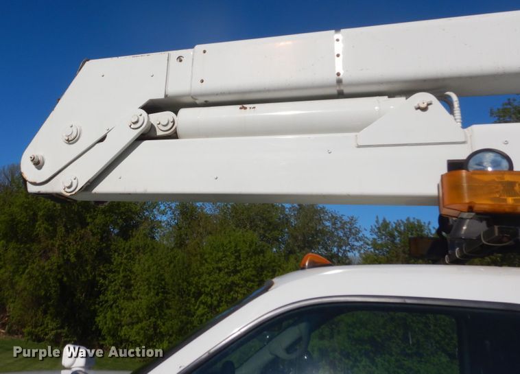 image for item GW9876 2000 Ford F550 Super Duty  bucket truck