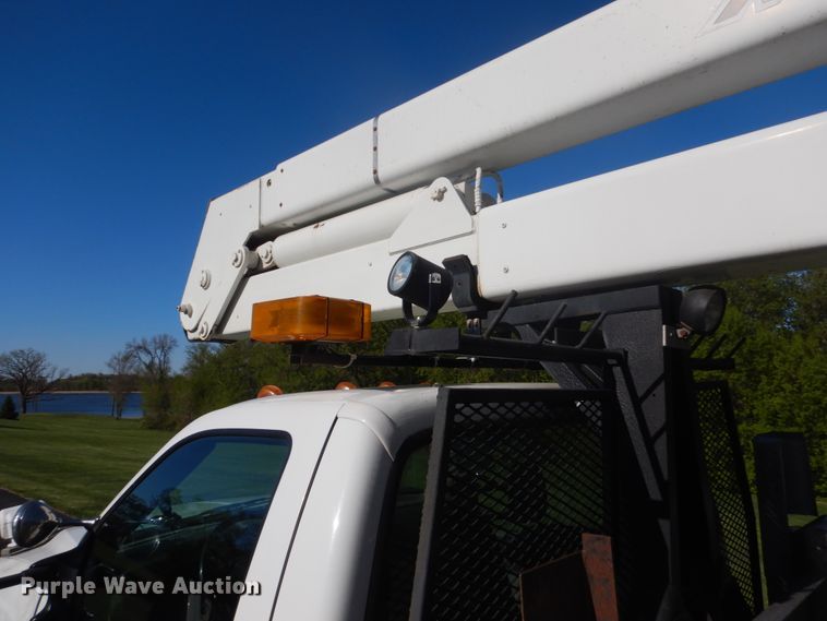 image for item GW9876 2000 Ford F550 Super Duty  bucket truck