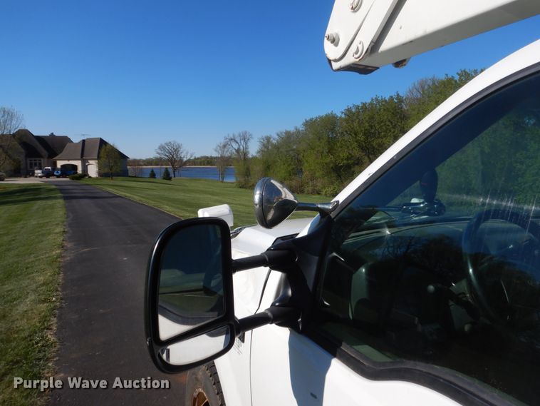 image for item GW9876 2000 Ford F550 Super Duty  bucket truck