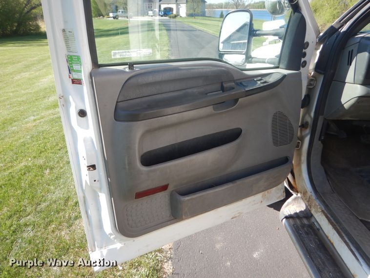 image for item GW9876 2000 Ford F550 Super Duty  bucket truck