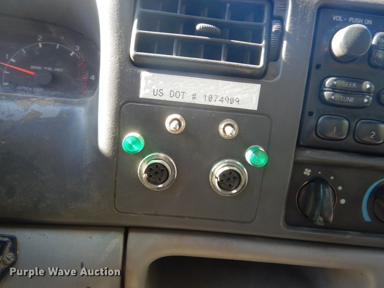 image for item GW9876 2000 Ford F550 Super Duty  bucket truck