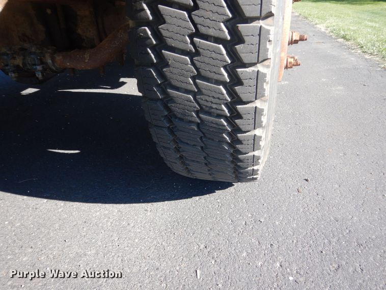 image for item GW9876 2000 Ford F550 Super Duty  bucket truck