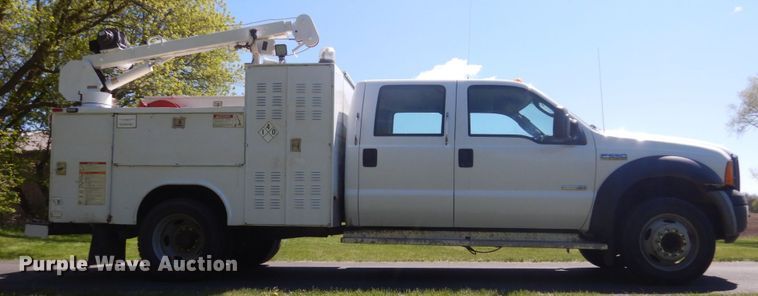 image for item GW9881 2007 Ford F550 Super Duty utility bed truck with crane