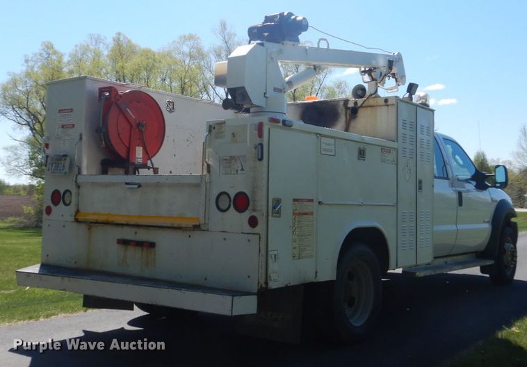 image for item GW9881 2007 Ford F550 Super Duty utility bed truck with crane