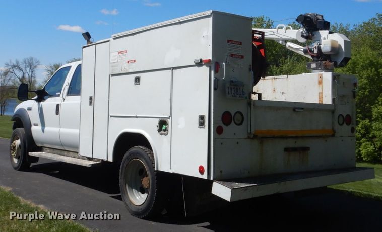 image for item GW9881 2007 Ford F550 Super Duty utility bed truck with crane