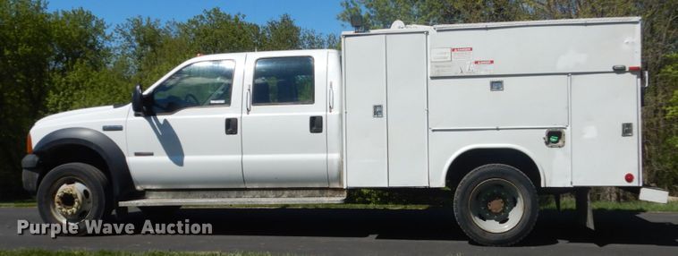 image for item GW9881 2007 Ford F550 Super Duty utility bed truck with crane