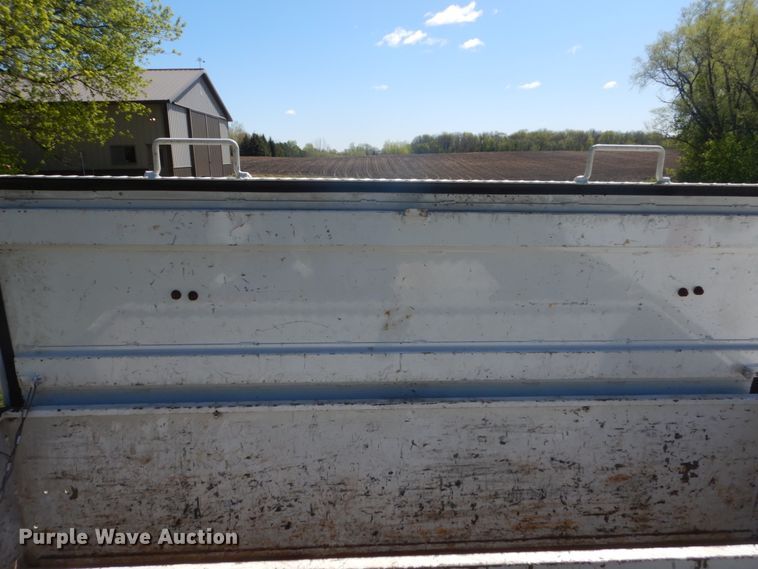 image for item GW9881 2007 Ford F550 Super Duty utility bed truck with crane