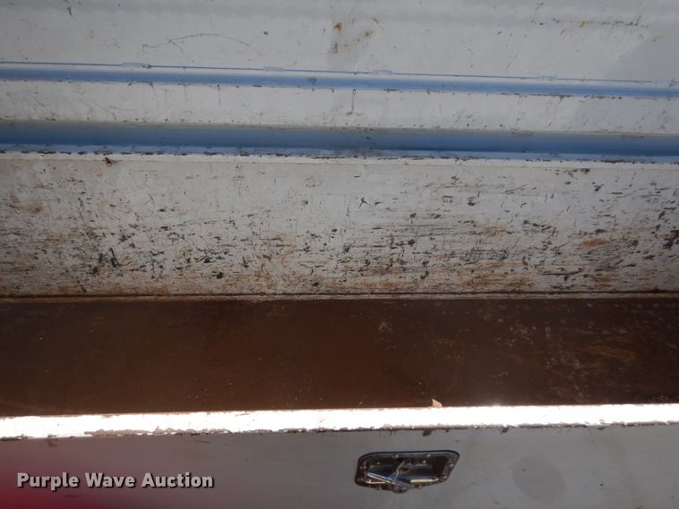 image for item GW9881 2007 Ford F550 Super Duty utility bed truck with crane