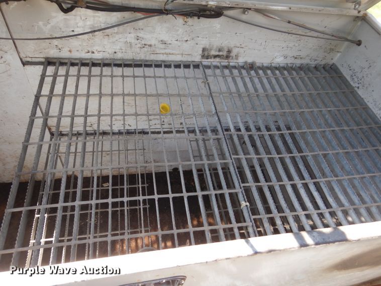 image for item GW9881 2007 Ford F550 Super Duty utility bed truck with crane