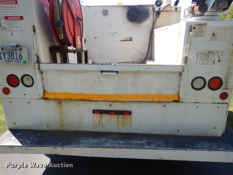 image for item GW9881 2007 Ford F550 Super Duty utility bed truck with crane