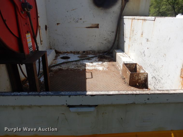 image for item GW9881 2007 Ford F550 Super Duty utility bed truck with crane