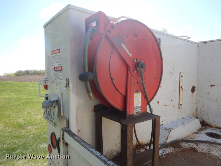 image for item GW9881 2007 Ford F550 Super Duty utility bed truck with crane