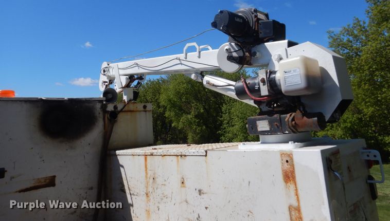 image for item GW9881 2007 Ford F550 Super Duty utility bed truck with crane