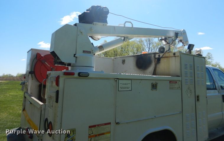 image for item GW9881 2007 Ford F550 Super Duty utility bed truck with crane