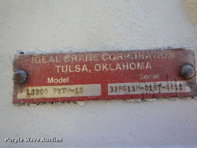 image for item GW9881 2007 Ford F550 Super Duty utility bed truck with crane