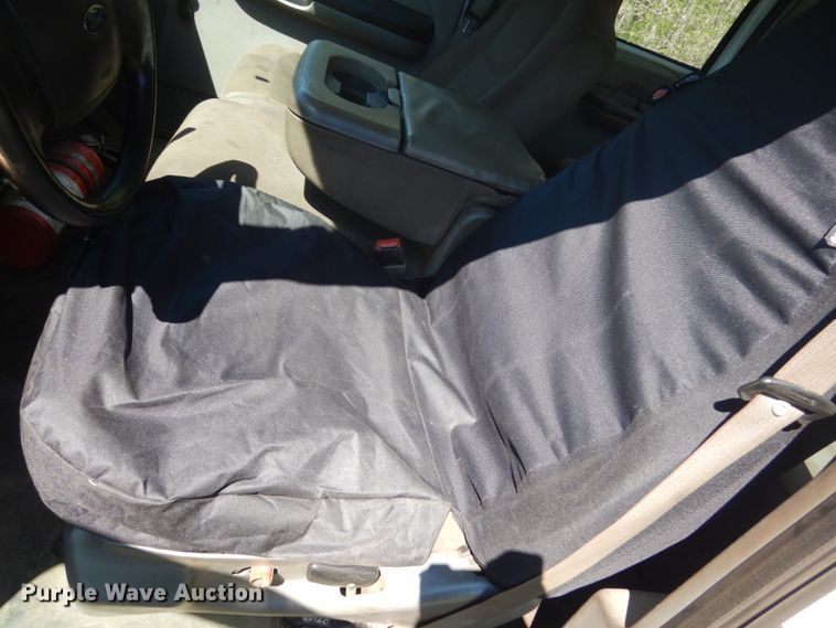 image for item GW9881 2007 Ford F550 Super Duty utility bed truck with crane