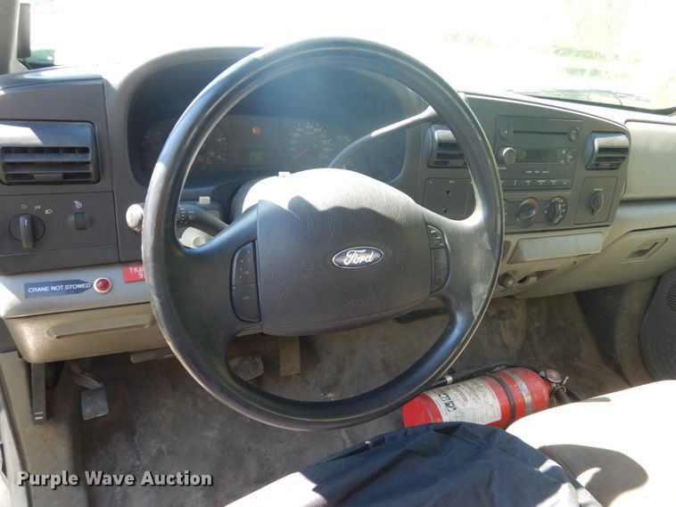 image for item GW9881 2007 Ford F550 Super Duty utility bed truck with crane