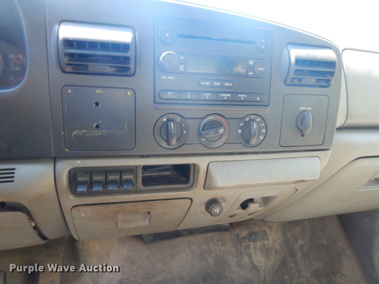 image for item GW9881 2007 Ford F550 Super Duty utility bed truck with crane