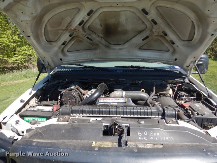 image for item GW9881 2007 Ford F550 Super Duty utility bed truck with crane