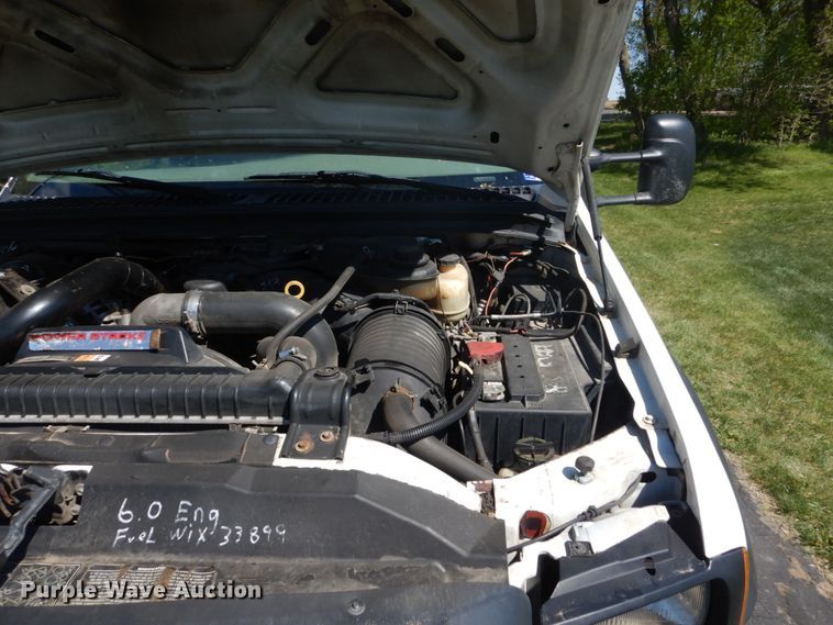 image for item GW9881 2007 Ford F550 Super Duty utility bed truck with crane