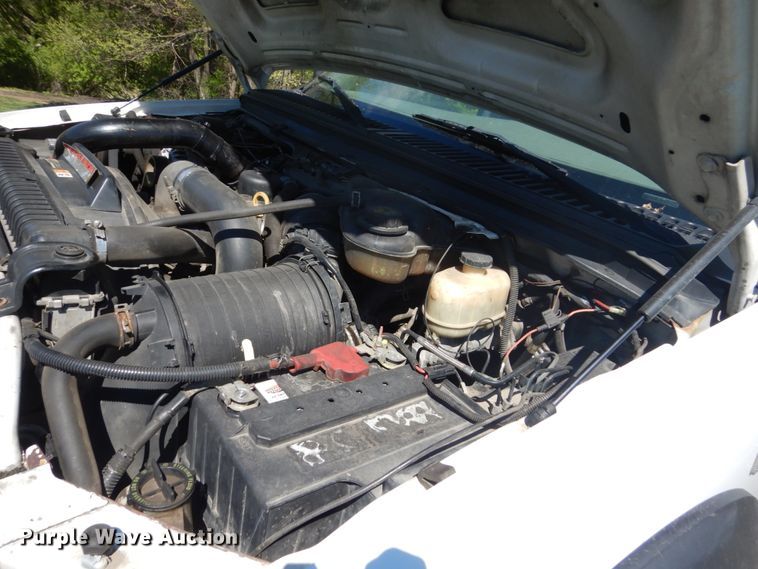 image for item GW9881 2007 Ford F550 Super Duty utility bed truck with crane