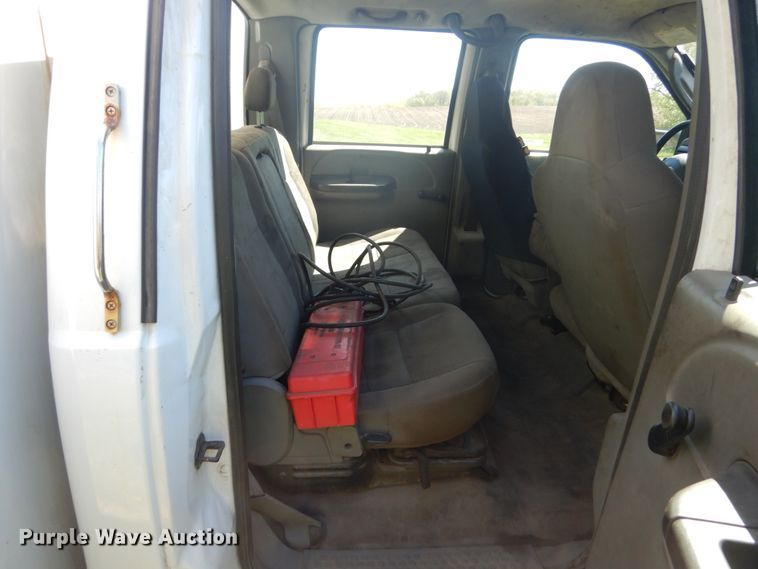 image for item GW9881 2007 Ford F550 Super Duty utility bed truck with crane