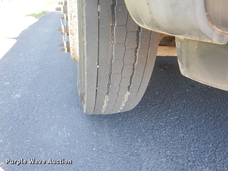 image for item GW9881 2007 Ford F550 Super Duty utility bed truck with crane