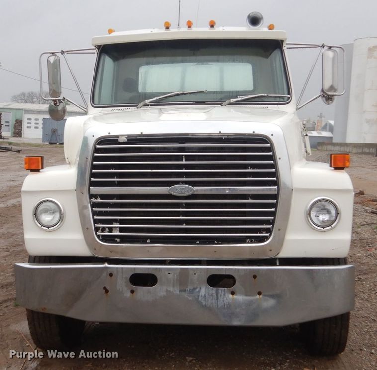image for item GW9916 1982 Ford Cargo 8000  flatbed truck