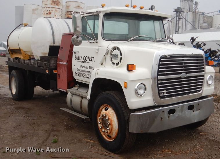 image for item GW9916 1982 Ford Cargo 8000  flatbed truck