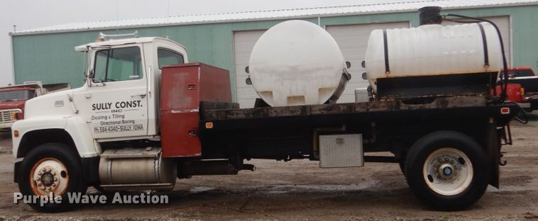 image for item GW9916 1982 Ford Cargo 8000  flatbed truck