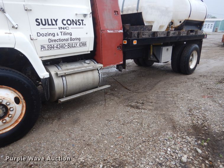 image for item GW9916 1982 Ford Cargo 8000  flatbed truck