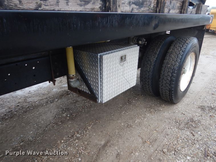 image for item GW9916 1982 Ford Cargo 8000  flatbed truck