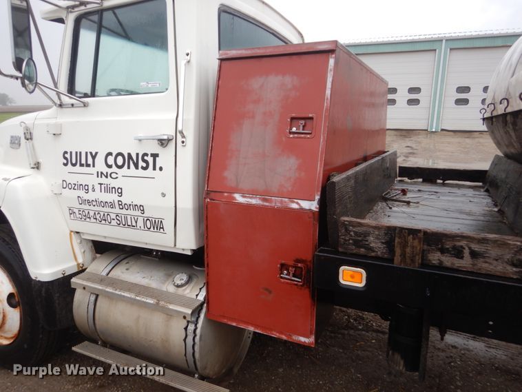 image for item GW9916 1982 Ford Cargo 8000  flatbed truck