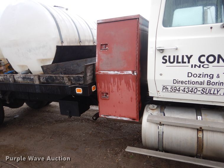 image for item GW9916 1982 Ford Cargo 8000  flatbed truck