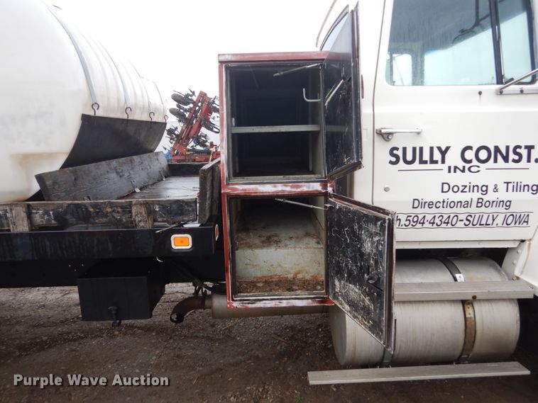 image for item GW9916 1982 Ford Cargo 8000  flatbed truck