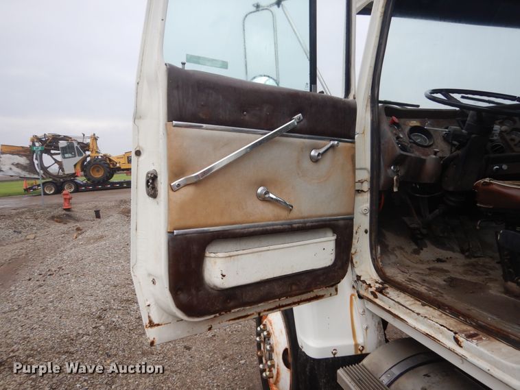 image for item GW9916 1982 Ford Cargo 8000  flatbed truck