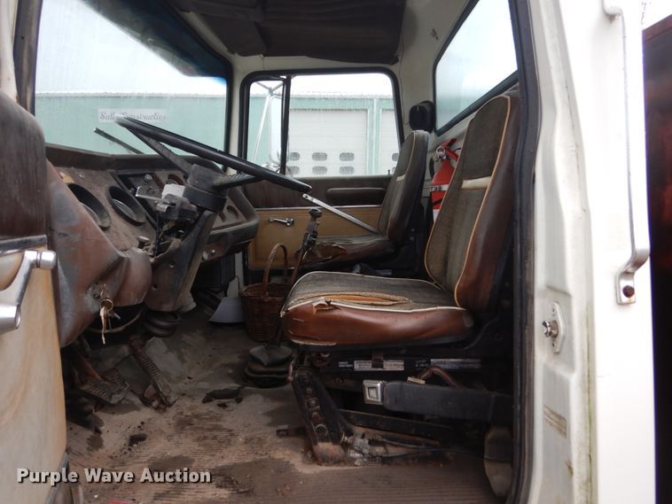 image for item GW9916 1982 Ford Cargo 8000  flatbed truck