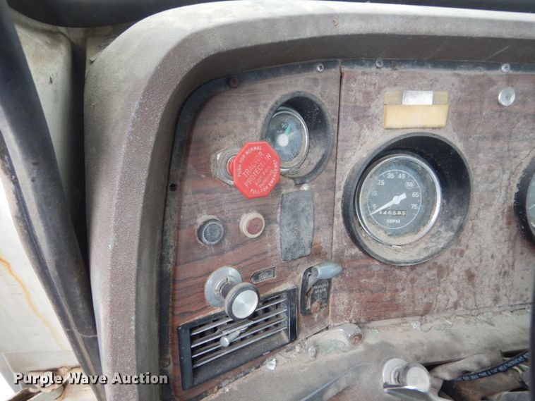 image for item GW9916 1982 Ford Cargo 8000  flatbed truck