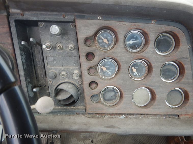 image for item GW9916 1982 Ford Cargo 8000  flatbed truck