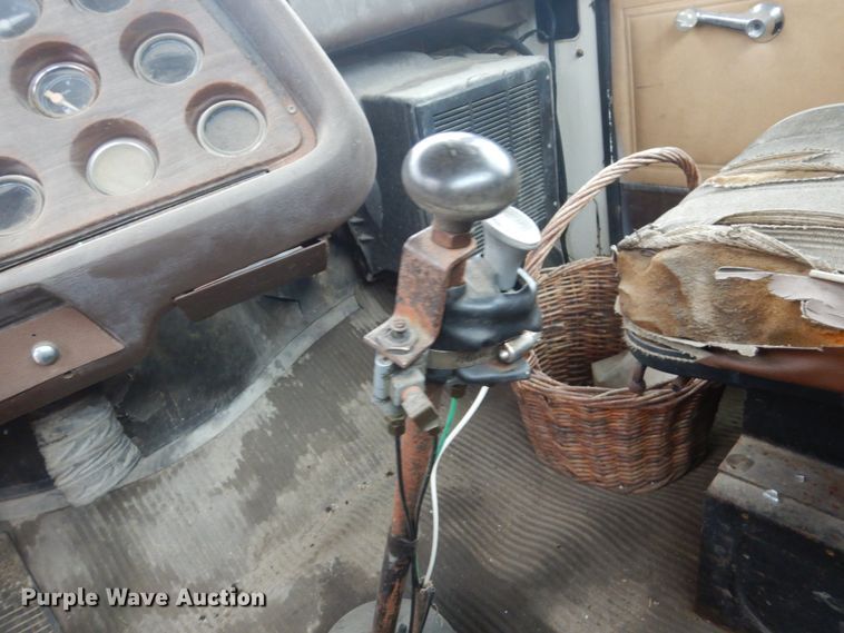 image for item GW9916 1982 Ford Cargo 8000  flatbed truck