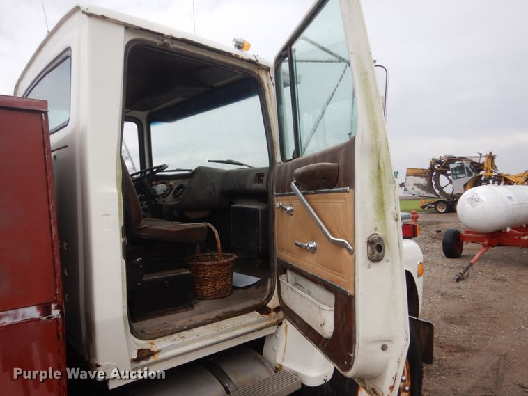 image for item GW9916 1982 Ford Cargo 8000  flatbed truck